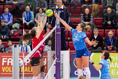 Angriff Aneta Havlickova (#4 ,Lokomotive/Lokomotiv Baku) ; 2016 CEV DenizBank Volleyball Champions League Damen, Pool A, 4th Leg  Allianz MTV Stuttgart gegen Lokomotiv/Lokomotive Baku (ASE)  , SCHARRena, Stuttgart Deutschland, 20151209; Foto: Nils Wüchner/Eibner Pressefoto