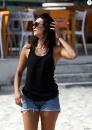 1828722-nina-dobrev-exibe-curativo-na-testa-em-u-950x0-3