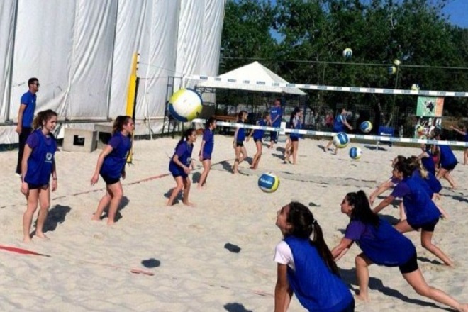 Σερβίς στα Beach Volley Οpen Sessions