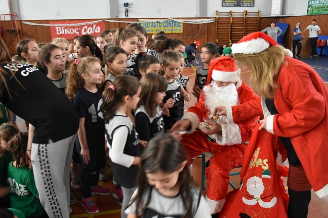 Με μίνι βόλεϊ, πάρτι και δώρα είπαν «αντίο» στο 2017