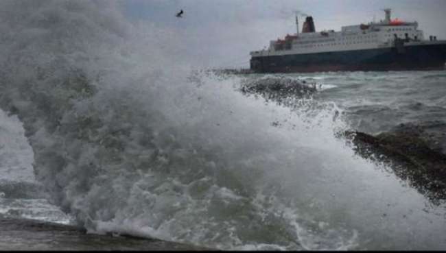 Αναβολή στην Σύρο