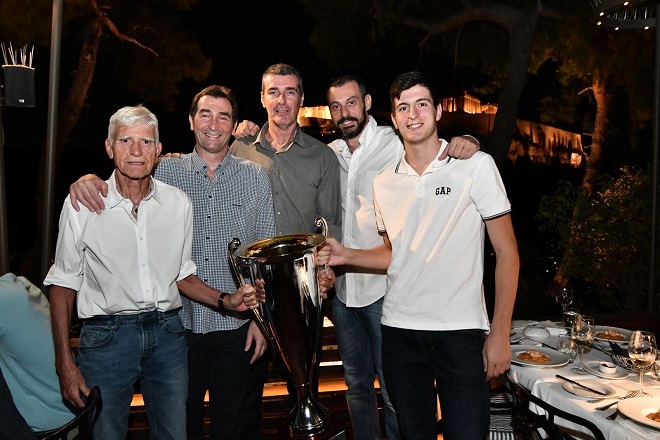 Φωτογραφία καρατίων με 105 χρόνια  αφοσίωσης (φωτ)!