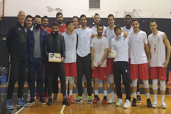 Με… surprise τούρτα και κεράκια άρχισε το 2021 στο Φίλιππο Βέροιας