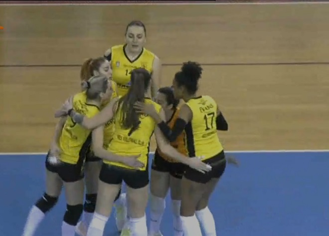Τούρτα-έκπληξη και 3-0 ο αήττητος Άρης στα γενέθλια της Έβανς
