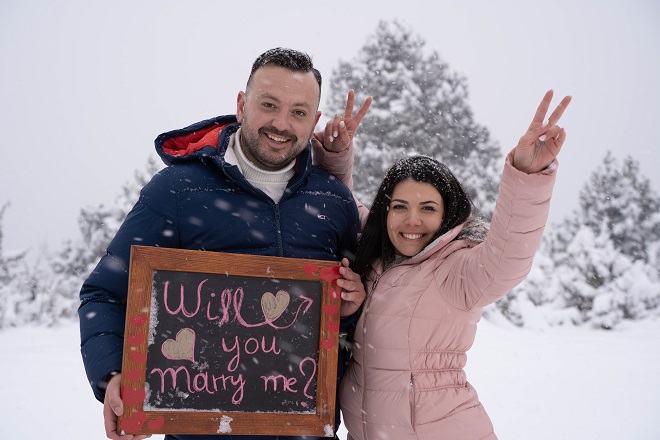 Παραμυθένια πρόταση γάμου Πιτούλια στους -10 με μισό μέτρο χιόνι (fot-vid)