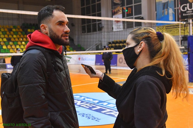 Ζήσης στο Volleyplanet: «Έχουμε δυνατή ομάδα με ομοιογένεια, μας «χτύπησε» για τα καλά ο Covid19»