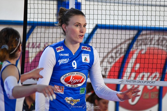 Στον Άρη η Courtney Schwan