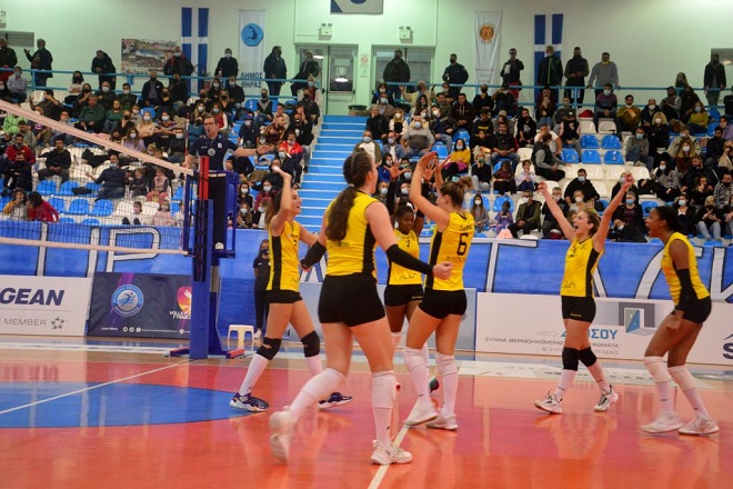 Ιστορική νίκη με ανατροπή 1-3 στη Σαντορίνη και «8 στα 8» για τον Άρη
