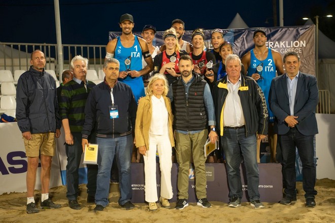 CEV Nations Cup: Aπονομές, βραβεύσεις και… συρτάκι στο Karteros Beach Sports Center