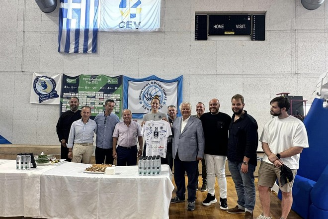 Έγινε ο αγιασμός στον Α.Ο. Θήρας υπό τις… ευλογίες του «Aqua Carpatica»