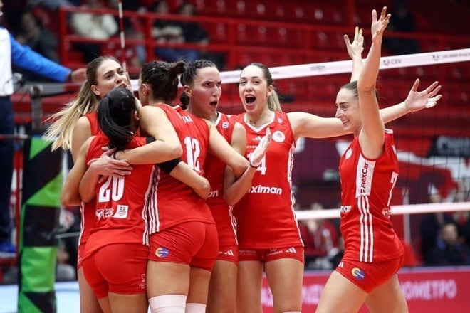 Έγραψε ιστορία στα… αστέρια ο Ολυμπιακός, 3-2 την Εξετσίμπασι