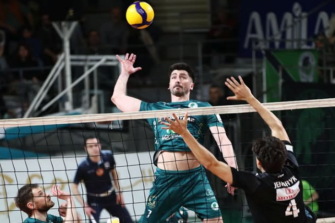 Πετρέας στο Volleyplanet: «Μένει στο τέλος η πικρία, αλλά ήμασταν ξανά ανταγωνιστικοί και με γεμάτο γήπεδο»